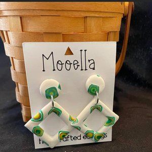 Retro Diamond Green and White Earrings